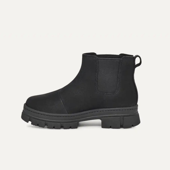 UGG Kids' Ashton Chelsea Boot - Picture 1 of 6